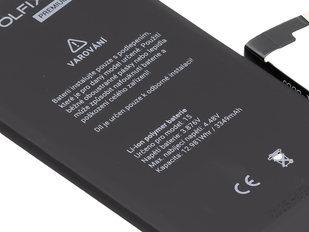 Připravená výměna baterie iPhone 15 – náhradní díl